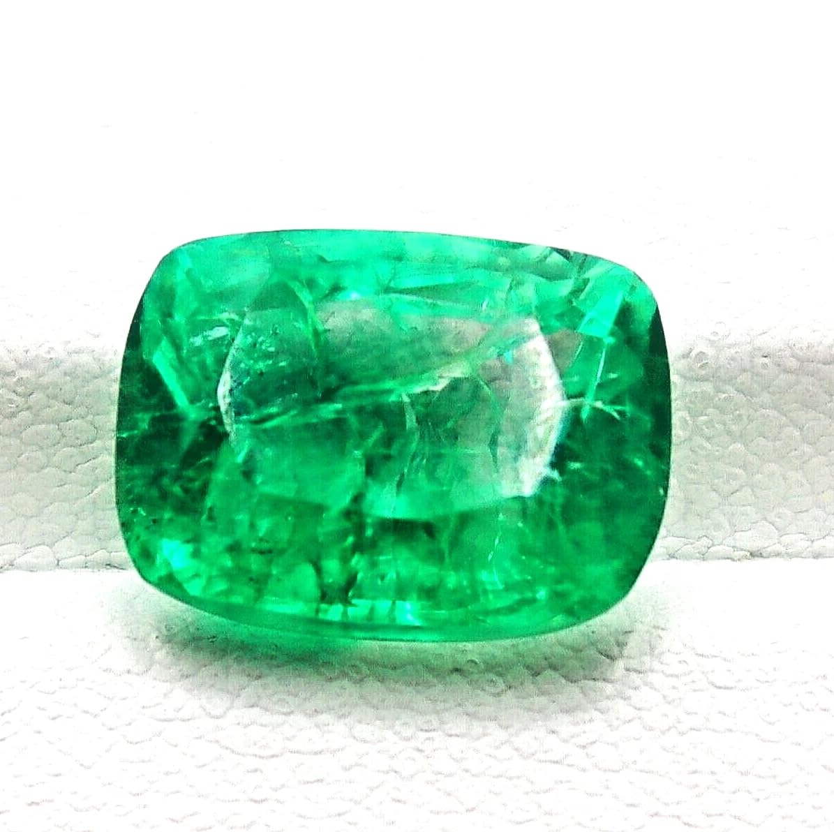 Natural Colombian Emerald 8.20 Ct Certified Loose Gemstone β Cushion Cut, Vibrant Green for Jewelry Making