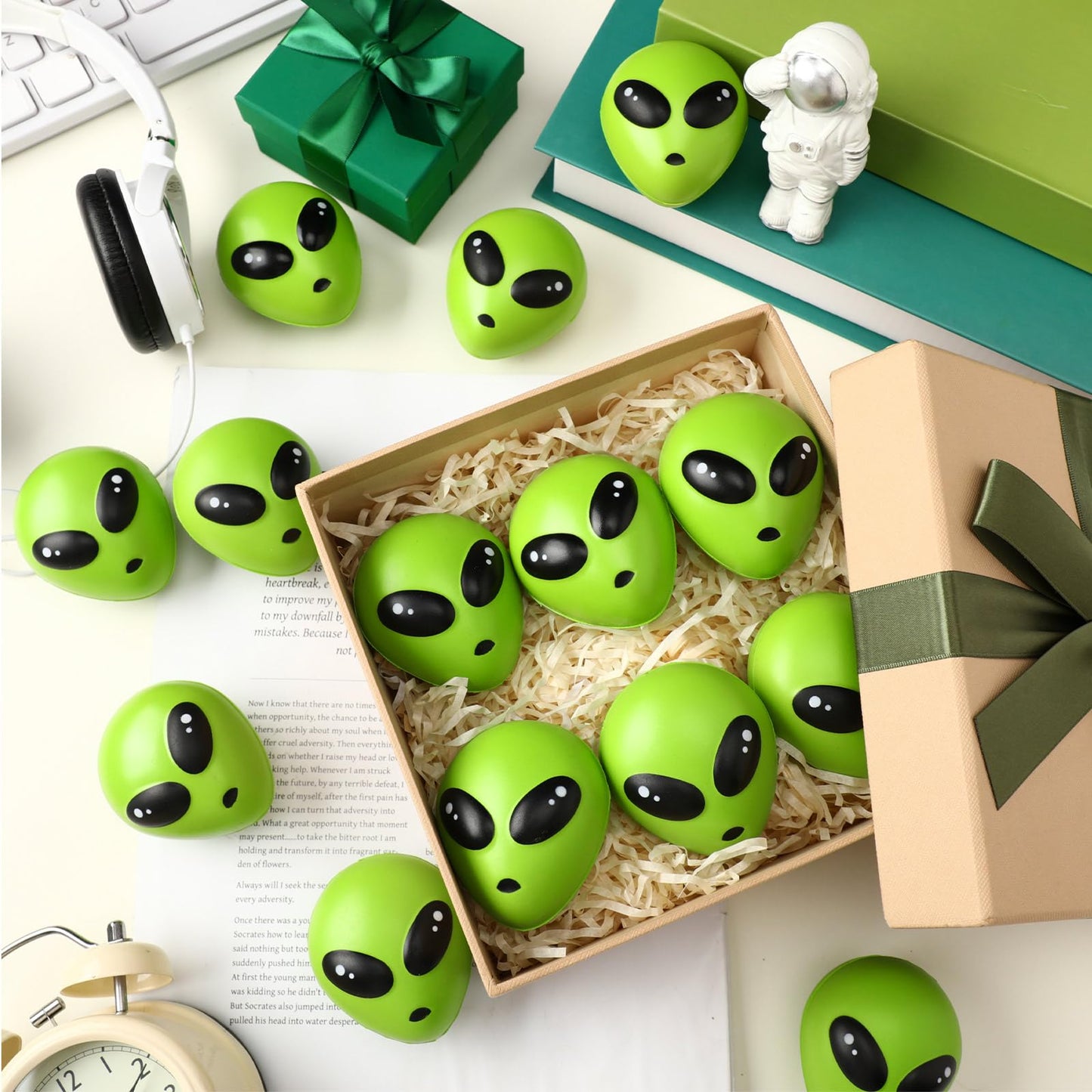 Wettarn 24 Pcs Mini Alien Stress Relief Balls Bulk Christmas Aliens Squeeze Ball PU Aliens Fidget Stress Toys Christmas Tiny Alien Toys for Xmas Birthday Party Gifts
