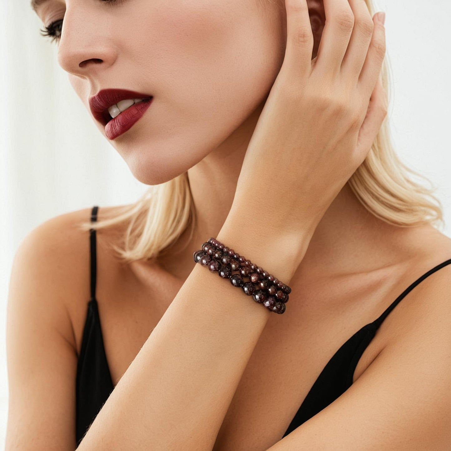 Bolinailo Crystal Beaded Bracelets for Women 8mm Garnet Bead Handmade Gemstone Stretch Elastic Bracelet Natural Stone Crystal Healing Reiki Spiritual Jewelry Gifts