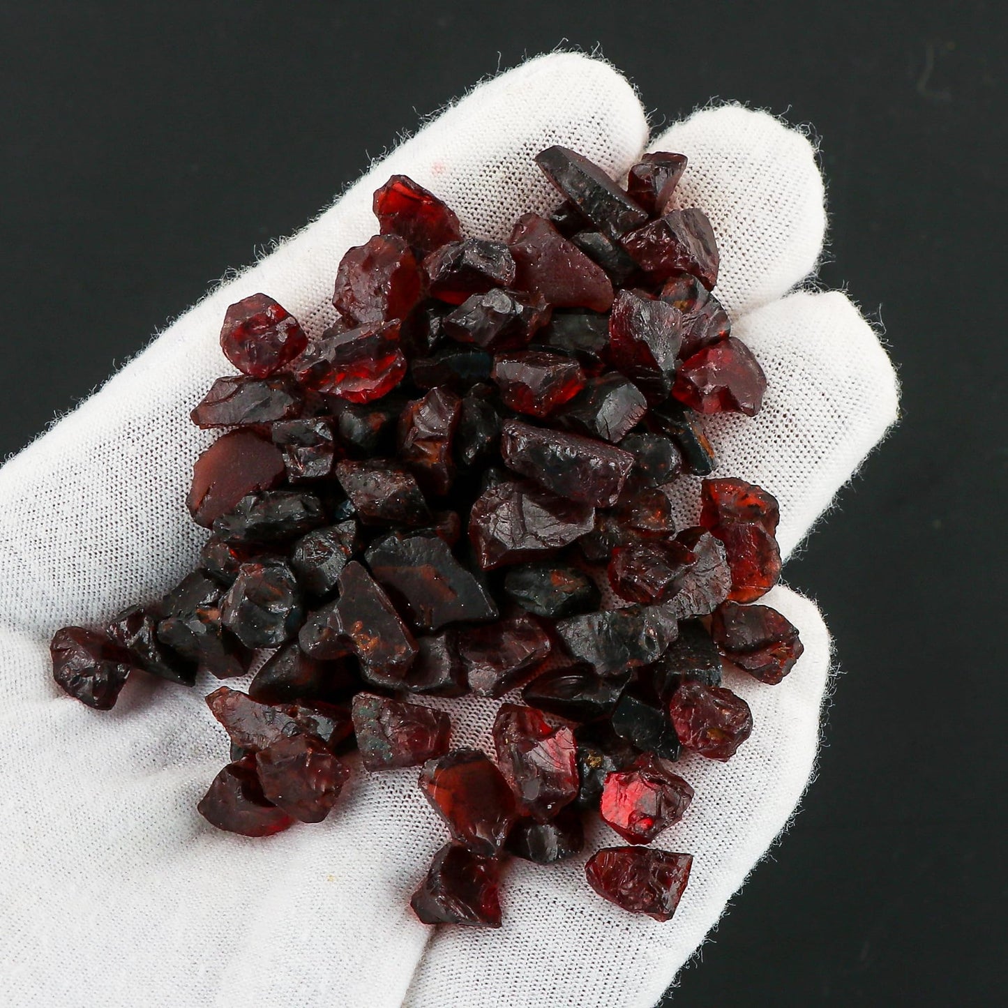CRYSTALIS 25pcs Natural Red Garnet Raw Crystals, Loose Gemstone Wholesale Bulk Rough Jewelry Making Supply, Chakra & Healing Raw Stones, Wire Wrapping, DIY, Gem Collection, Size : 5-8mm