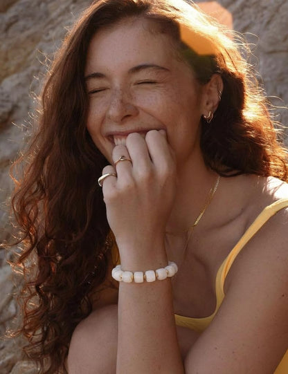 HUAYUNFANG Chunky Beige Beaded Bracelet for Women Boho Cream Resin Beads Bracelet Chunky Statement Bracelets Adjustable Handmade Beaded Bracelets Jewelry