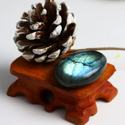 Namzi Tumbled Polished Natural Labradorite Stone Crystals, Palm Stone, Worry Stone, Crystals and Healing Stones Quartz Bulk for Wicca, Reiki, Healing Energy, Chakra Stones, Witchcraft Supplies(1Pcs)