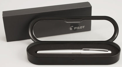PILOT Metropolitan Collection Fountain Pen, Silver Barrel, Classic Design, Medium Nib, Black Ink (91108)