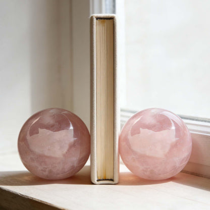 AierCrystal Natural Stone Crystal Sphere Feng Shui Home Decoration Ball Positive Energy Scrying Orb for Meditation Tool for Spiritual Space Purification Globe Diameter 5-6cm Pink Crystal Sphere