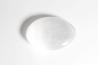 MINERALUNIVERSE Natural White Selenite Palm Stone - Healing Crystal - Large Crystal Selenite Spiritual Healing Massage Stone