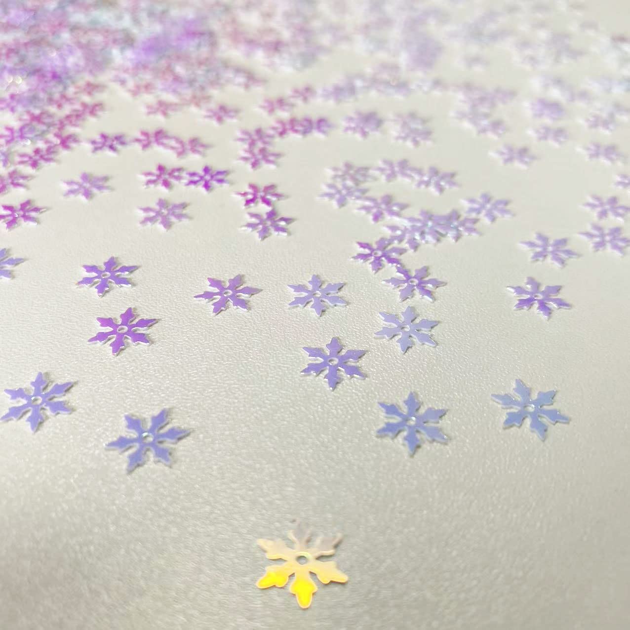 2000 Pieces/50g Snowflakes Party Glitter PVC Confetti for Christmas Table Confetti Glitter for Winter Snowfield Wonderland Xmas Party Supplies DIY Craft Projects Party Decorations