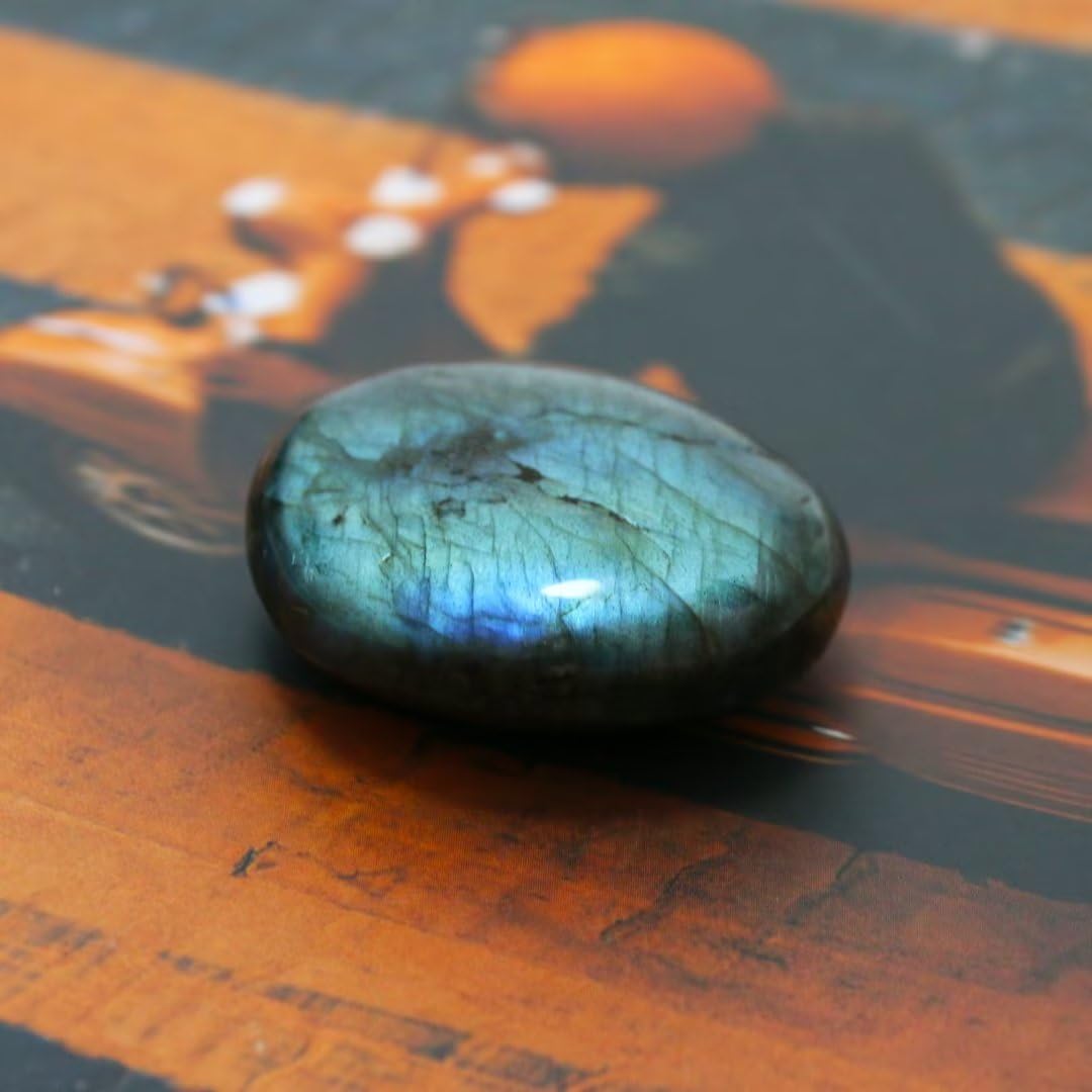 Namzi Tumbled Polished Natural Labradorite Stone Crystals, Palm Stone, Worry Stone, Crystals and Healing Stones Quartz Bulk for Wicca, Reiki, Healing Energy, Chakra Stones, Witchcraft Supplies(1Pcs)