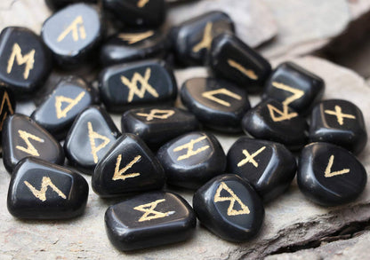 Crocon Fathers day gift Black Tourmaline Tumble Shape Gemstone Runes Stones with Elder Futhark Alphabet Engraved 25 pcs Runes Set Crystal Divination Healing Chakra Reiki with a Pouch Size : 15-20 mm