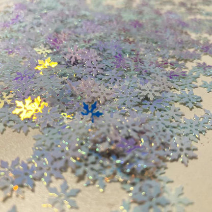 2000 Pieces/50g Snowflakes Party Glitter PVC Confetti for Christmas Table Confetti Glitter for Winter Snowfield Wonderland Xmas Party Supplies DIY Craft Projects Party Decorations