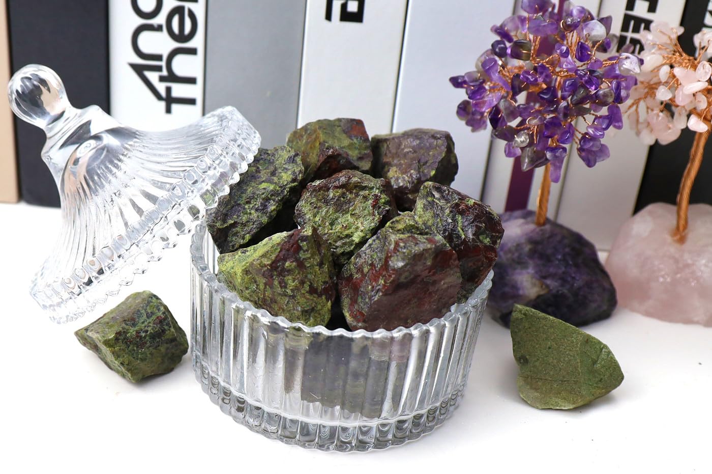 QINJIEJIE Dragon Bloodstone Crystals Raw Stones Natural Rough Gemstones Rocks Bulk Large 0.8-1.2" Gems Reiki Decorative Fountain Rock for Tumbling Cabbing Polishing Wire Wrapping Wicca 0.9 lbs