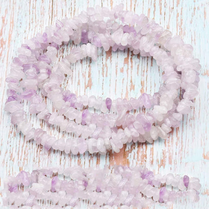 500 pcs Natural Chip Stone Beads, Pale Amethyst 5-8 mm Irregular Gemstones Healing Crystal Loose Bead for Jewelry Making Bracelet Crafting