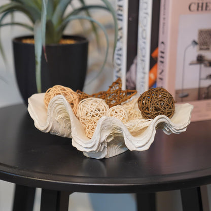 LC LCdecohome Decorative Bowl Entryway Table Decor - Resin Clam Shells Bowls Seashell Beach Console Table Home Decor Accents for Ocean Themed Living Room Coffee Table Decor 9 * 6 * 3.5 Inch