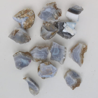 REAL-GEMS Natural Raw Healing Crystals Rough Stones for Tumbling, Cabbing, Polishing, Wire Wrapping, Wicca & Reiki Crystal Healing, Mix Gemstones,7 Chakra (Blue Lace Agate)