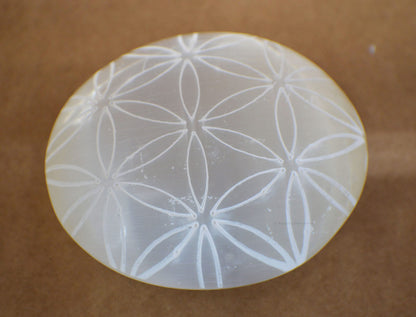 Amazing Gemstone Selenite Palm Stone - Flower of Life Engraved Hot Massage Worry Stone for Natural Body Chakra Balancing, Reiki Healing and Crystal Grid