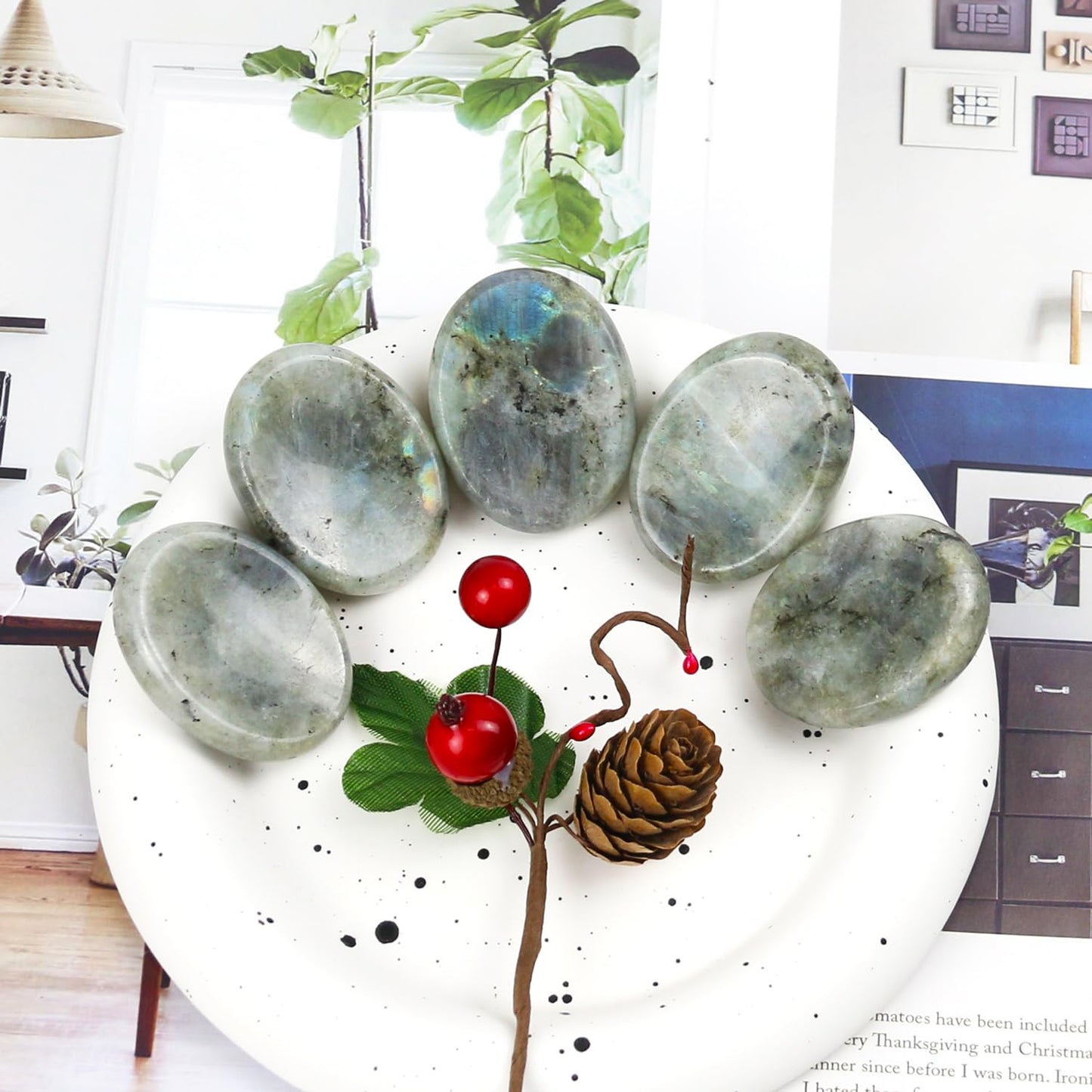 Nvzi Worry Stones Labradorite Stones, Chakra Crystals and Healing Stones, Oval Palm Stone, Thumb Stone, Crystals for Beginners, Spiritual Gifts for Women, Meditation Accessories (1PCS)