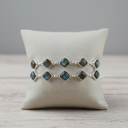 DESIGN HUB Bracelet for Women Sterling Silver Labradorite, Cushion Cabochon Multi-Stone Chain, 7-8 Inch Adjustable Length, 25.85 Carat Blue Gemstones