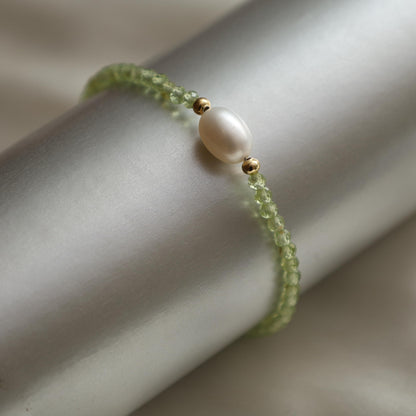 Gempires Green Peridot Beaded Bracelet with Freshwater Pearl Handmade Jewelry August Birthstone Gifts Hypoallergenic 7.5 Inch Gold Plated Lightweight Elegant Bracelets Gifts for Women