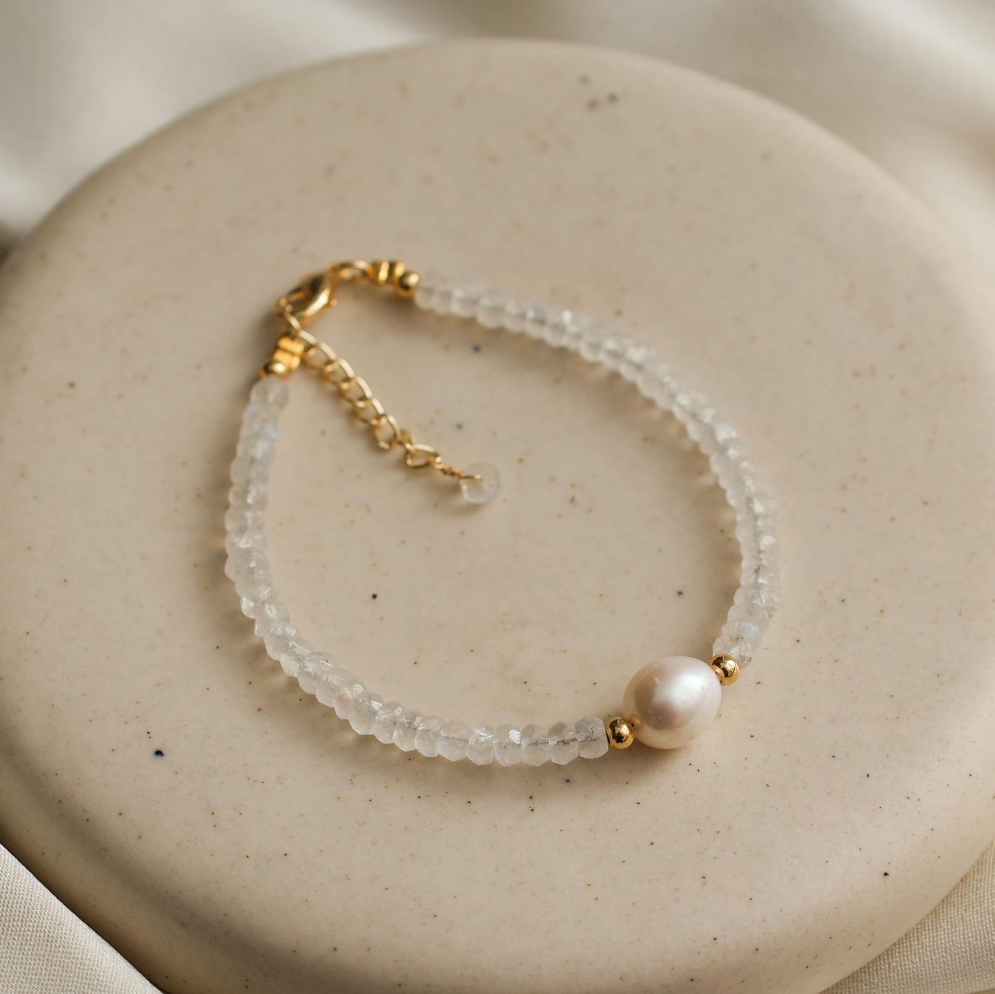 Gempires Moonstone Beaded Bracelets with Freshwater Pearls Crystal Jewelry June Birthstone Handmade Bracelets Hypoallergenic 7.5 Inch Gold Plated New Beginning Gemstone Jewelry