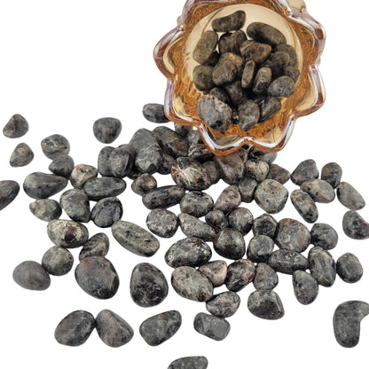 1,000 Carats Flame Yooperlite Handpicked Tumbled Stones Crystals Chips 0.2''-0.5'' Bulk Pocket Stones for Healing, Reiki, Meditation, Witchcraft and Home Decorations (Flame Yooperlite)