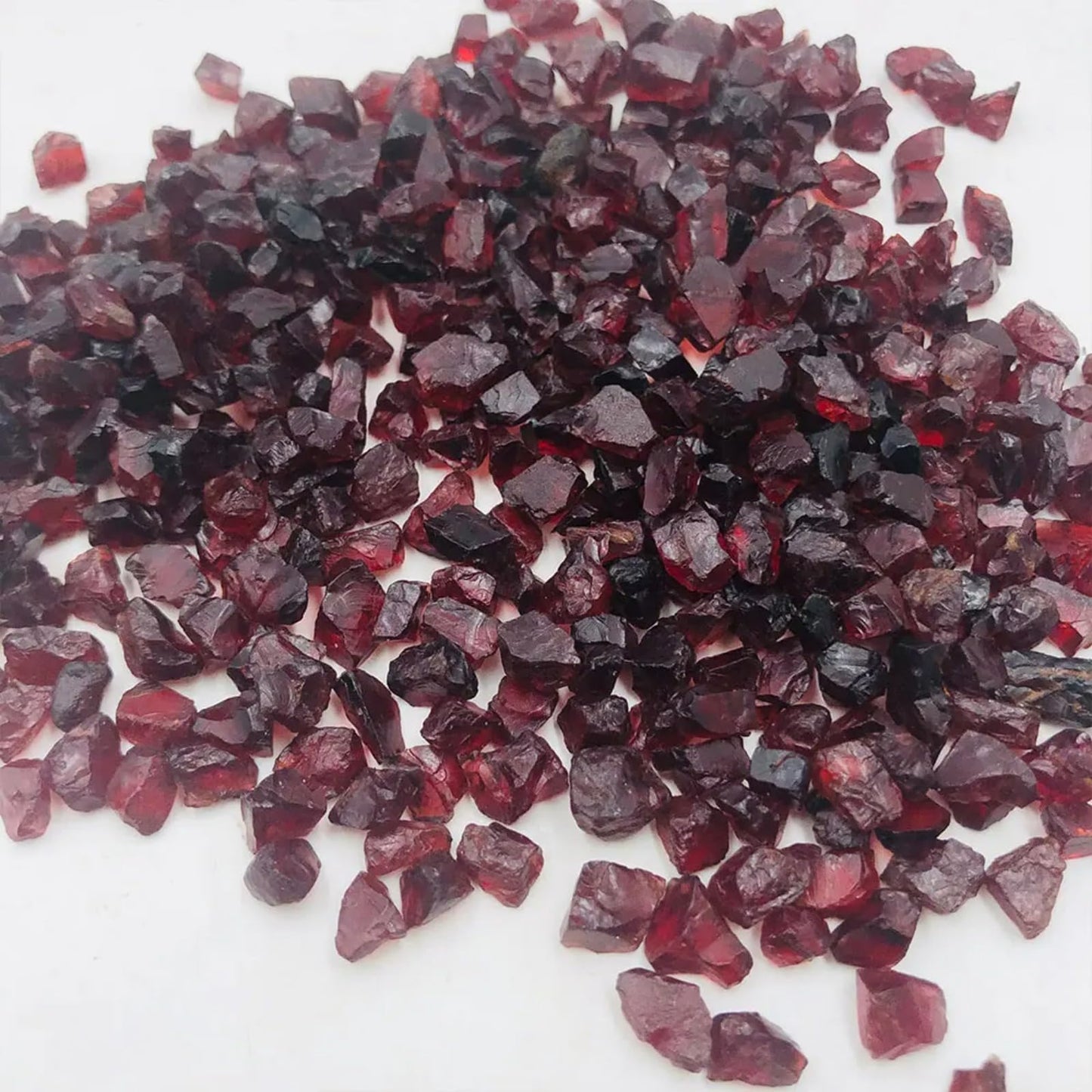 YOUNAIERZX 1LB Natural Raw Garnet Crystal Stones for Healing Chakra Energy Meditation Reiki Spiritual Quartz Mineral Gravel
