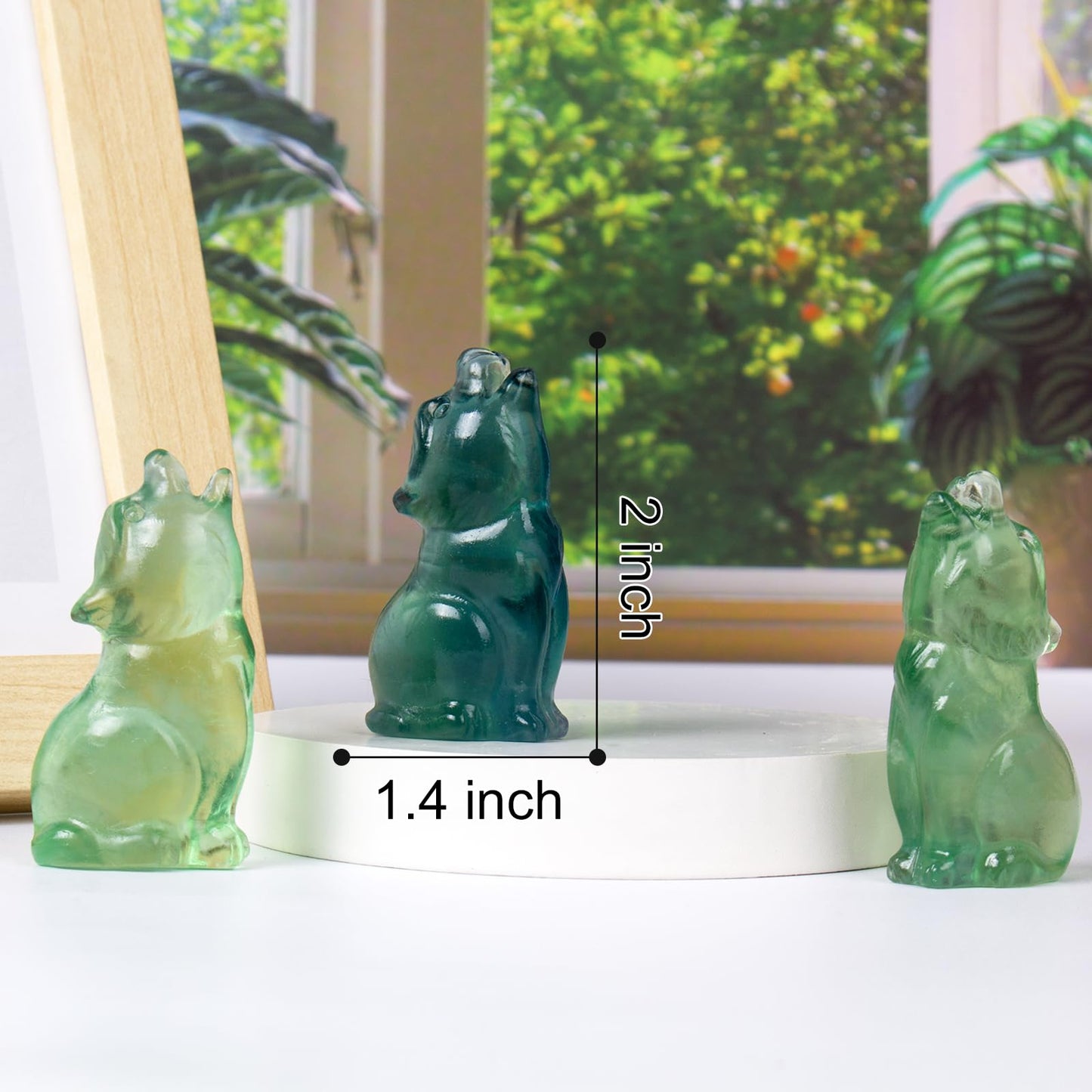 QLRSUXN Fluorite Howling Wolf Crystal Figurines, 2.2 Inch Wolf Totem Spirit Animal Statue Decor for Home Office Desk Altar, Hand Carved Natural Healing Crystal Sculpture Gifts for Women Men