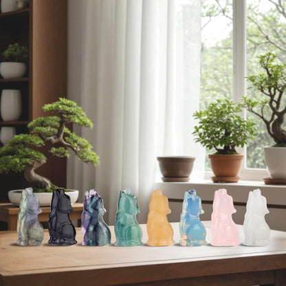 QLRSUXN Fluorite Howling Wolf Crystal Figurines, 2.2 Inch Wolf Totem Spirit Animal Statue Decor for Home Office Desk Altar, Hand Carved Natural Healing Crystal Sculpture Gifts for Women Men