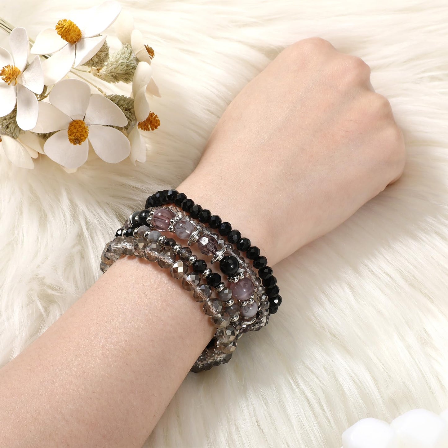 Tweruna 5 PCS Glass Beaded Bracelets Stack, Stretchy Bracelets for Women, Black Stacked Bracelet for Jewelry Birthday Gifts