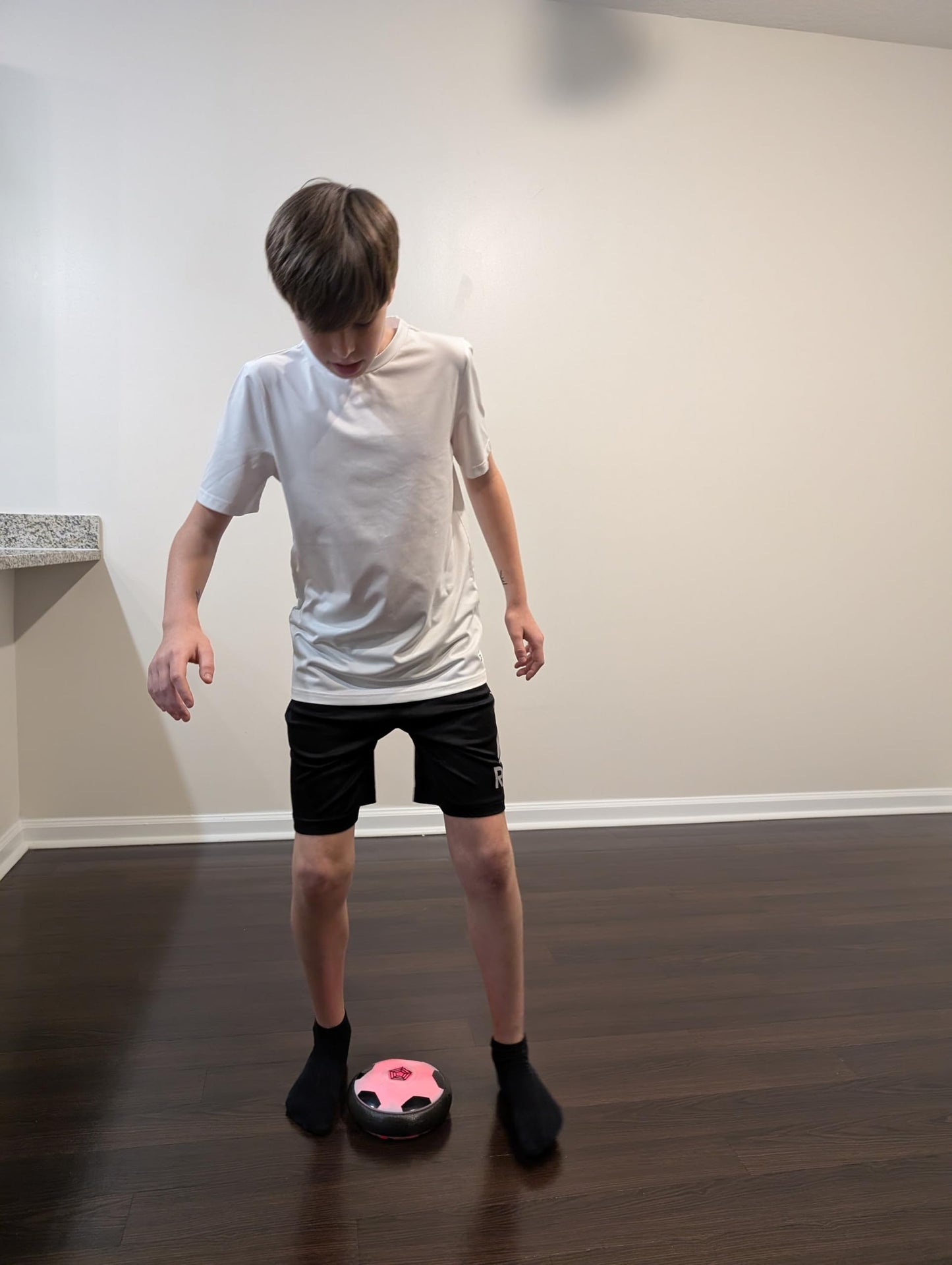 FREEZE2TRIM Magic Kick Hover Soccer Ball Indoor Kids Toys for Ages 8-13 - Light Up Soccer Ball with LED Lights & Air Cushion - Toys for Boys & Girls Ages 6-12, for 6, 7, 8, 9, 10 Year Old