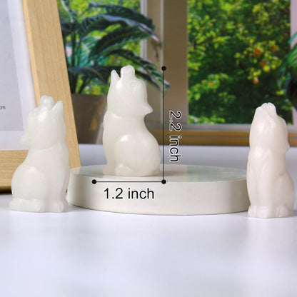QLRSUXN White Jade Howling Wolf Crystal Figurines, 2.2 Inch Wolf Totem Spirit Animal Statue Decor for Home Office Desk Altar, Hand Carved Natural Healing Crystal Sculpture Gifts for Women Men