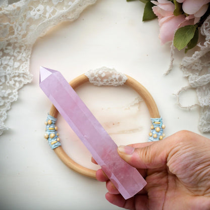 RUIJINGYUAN Rose Quartz Crystal Tower 6-6.3" - 6 Faceted Single Point Crystal Wand for Chakra, Reiki, Meditation & Energy Healing Home Decor Gift