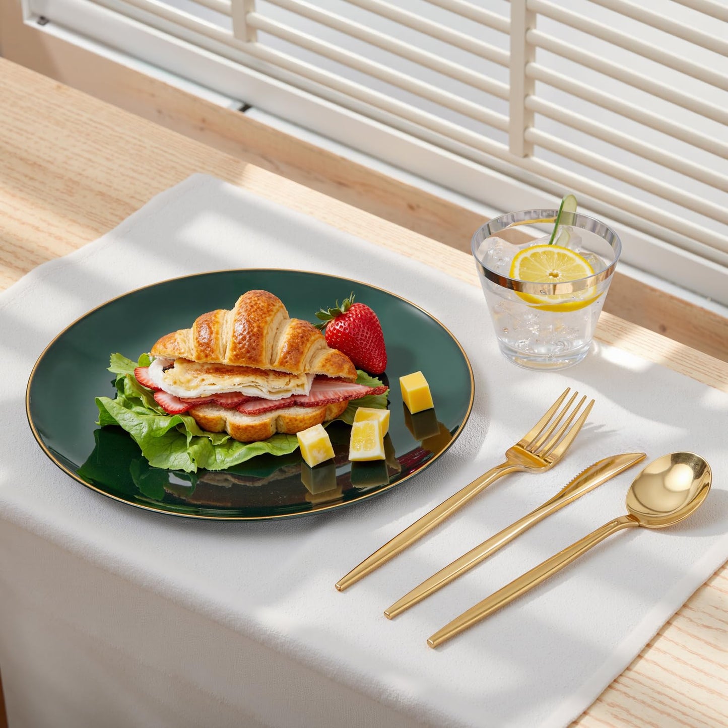 bUCLA 150PCS Green Plastic Plates - Green and Gold Disposable Include 25 Each (Dinner & Dessert) Plates, 25 Knives, 25 Forks, 25 Spoons and 25 Cups, Ideal for Party&Christmas