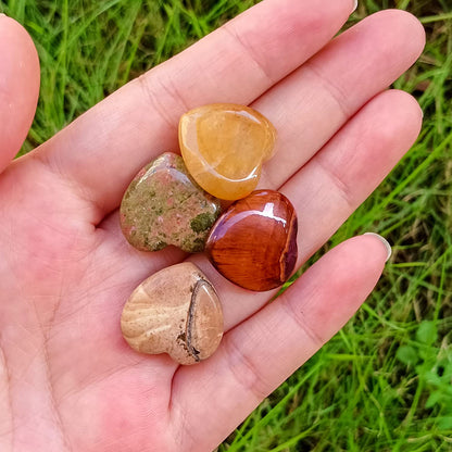 10 PCS Healing Crystals Bulk Natural Stone Heart Shape Amethyst Rose Quartz Tiger Eye Clear Quartz Obsidian Pocket Palm Thumb Gemstone Decor for Garden, Lawn, Flowerpot