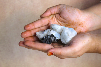 Rainbow Moonstone Raw Crystals – Large 1.25-2.0” Natural Healing Stones for Intuition, Chakra, Meditation, Reiki, Energy Work, Wire Wrapping, Tumbling & Spiritual Moon Magic Decor