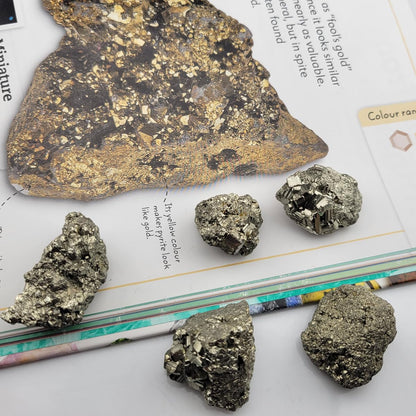 3-5Pcs Pyrite Natural Raw Crystals 1''-1.5'' Rough Stones Rocks for Tumbling Polishing Cabbing Gemstones Crystals and Healing Stones for Wicca Reiki,Fountian Rocks for Decorations (Pyrite)