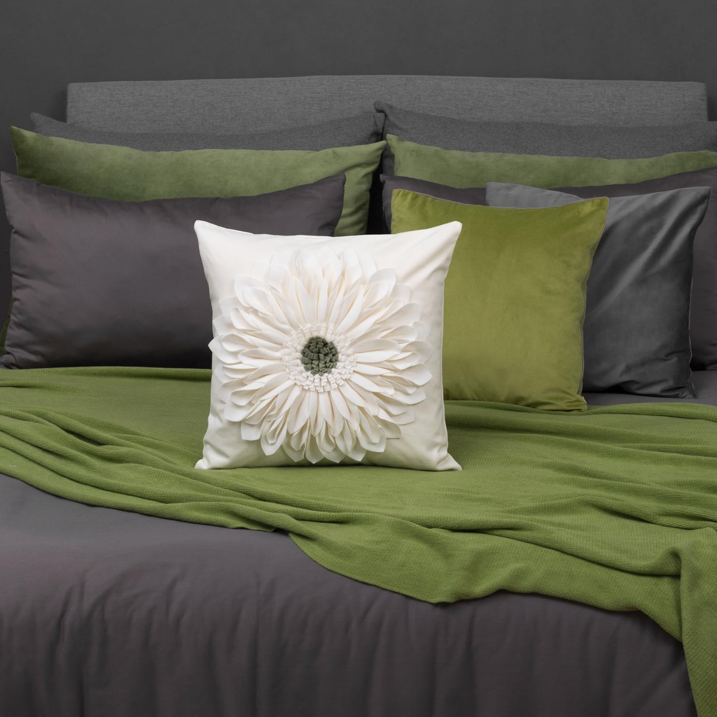 OiseauVoler 3D Sunflower Handmade Throw Pillow Covers Decorative Floral Pillowcases Cushion Covers for Couch Living Room Home Decor Creamy White 18x18 Inches