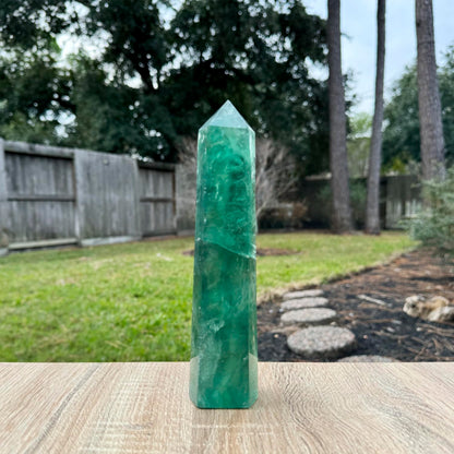 5.8-6.2 Inch Natural Green Fluorite Crystal Point 2Pcs Set, Single Terminated Hexagonal Prism Stone, Energy Protection Spiritual Awakening Crystal, Reiki Meditation Home Decor Ornament Gift