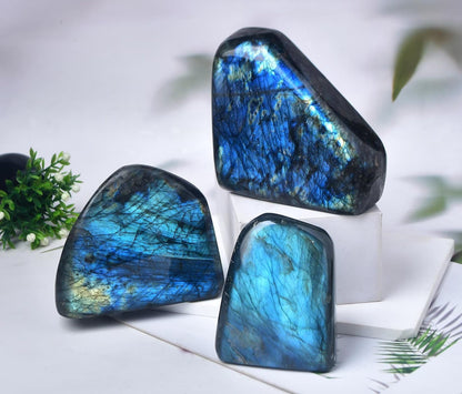 FZBHRO Small Labradorite Rock Polished Blue Labradorite Slab Healing Crystal Stone Block for Meditation Gift Home Decor 0.6-0.8 Pound