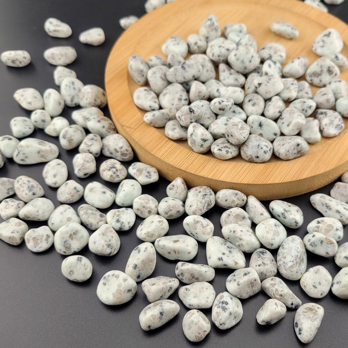 1,000 Carats Handpicked Tumbled Stones Crystals Chips Bulk Pocket Stones for Healing, Reiki, Meditation, Witchcraft and Home Decorations (Kiwi Jasper)
