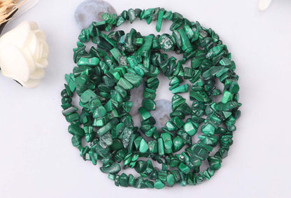 500 pcs Natural Chip Stone Beads, Malachite 5-8 mm Irregular Gemstones Healing Crystal Loose Rocks Bead Hole Drilled for Jewelry Making Bracelet