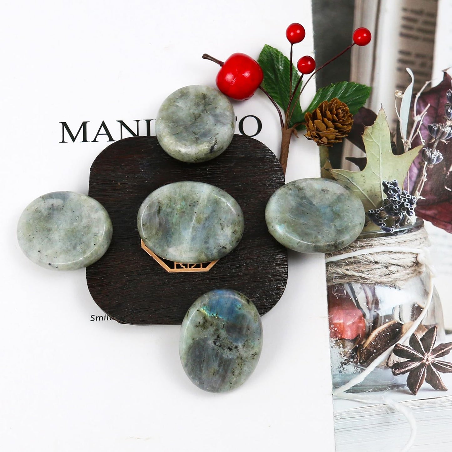 Nvzi Worry Stones Labradorite Stones, Chakra Crystals and Healing Stones, Oval Palm Stone, Thumb Stone, Crystals for Beginners, Spiritual Gifts for Women, Meditation Accessories (1PCS)