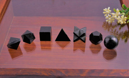 Crocon Black Tourmaline 7Pcs Platonic Solids Crystal Geometry Set, Platonic Solids Sacred Geometric Stones for Meditation Reiki Balancing Healing Chakra Stone Cleansing Spiritual Good Luck (15-20 mm)