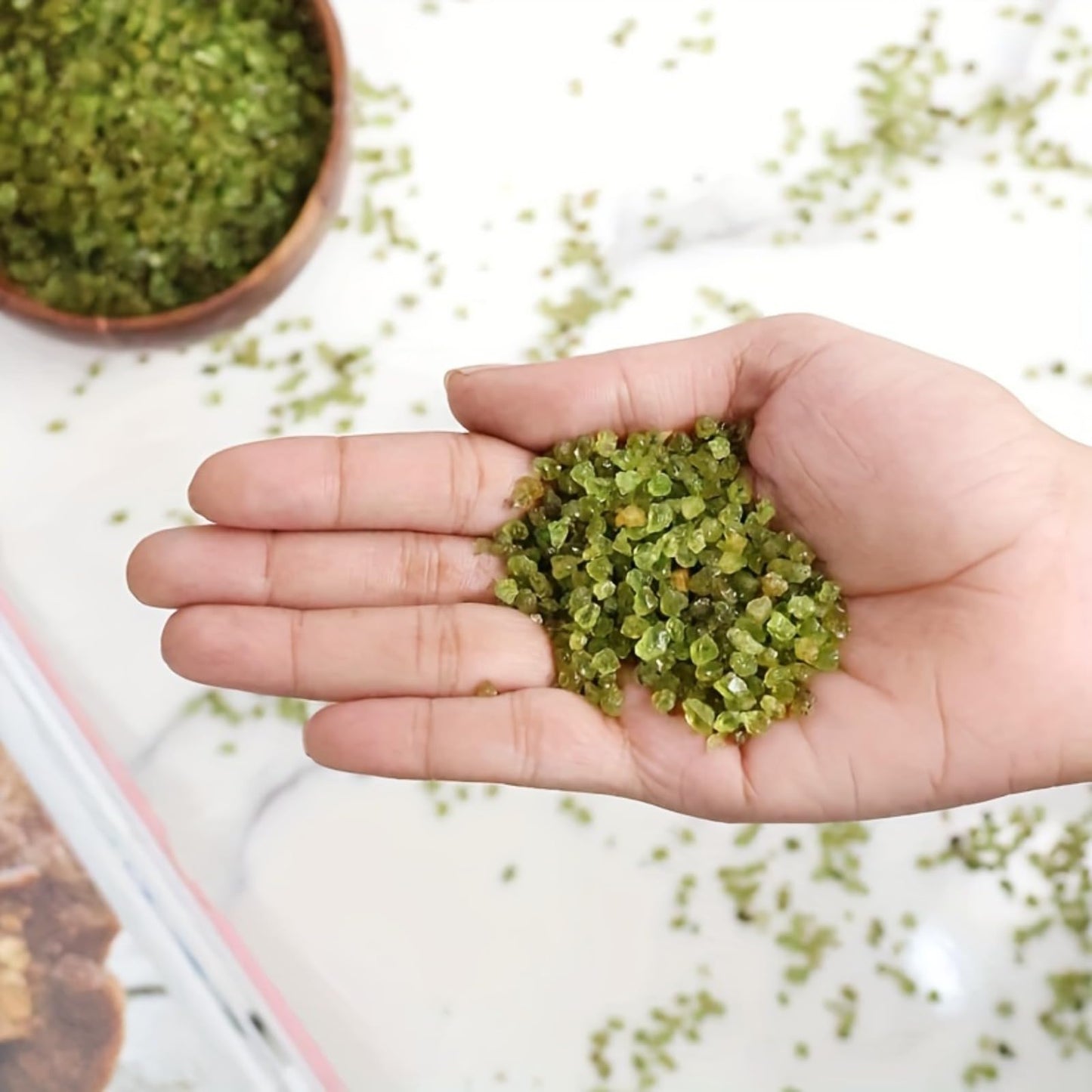 YOUNAIERZX 1LB Natural Peridot Crystal Chips Bulk Crushed Stones for DIY Crafts Healing Crystals Small Crystals Peridot Stone