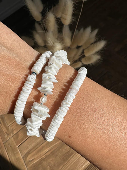 POTESSA Puka Shell Bracelet for Women Summer Natural Seashell Hawaiian Pooka Bracelet Heishi Clam Chips Surfer Jewelry
