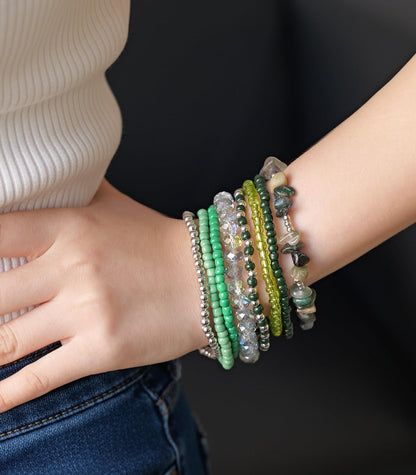 Noessla Boho Beaded Bracelets for Women Stackable Irregular Natural Stone Bead Stretch Bracelet Set 8PCS Costume Jewelry Gifts for Her(Green)