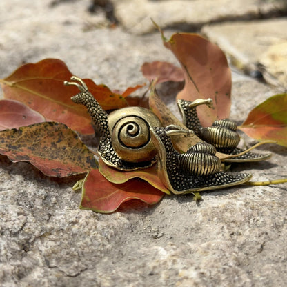 XYLIBLLA 3Pcs Brass Snail Statue Decor, Retro Mini Copper Snail Statue Home Decoration for Living Room and Desk, Outdoor Pond Garden Lawn Decor Landscaping,Landscape Animal Statue