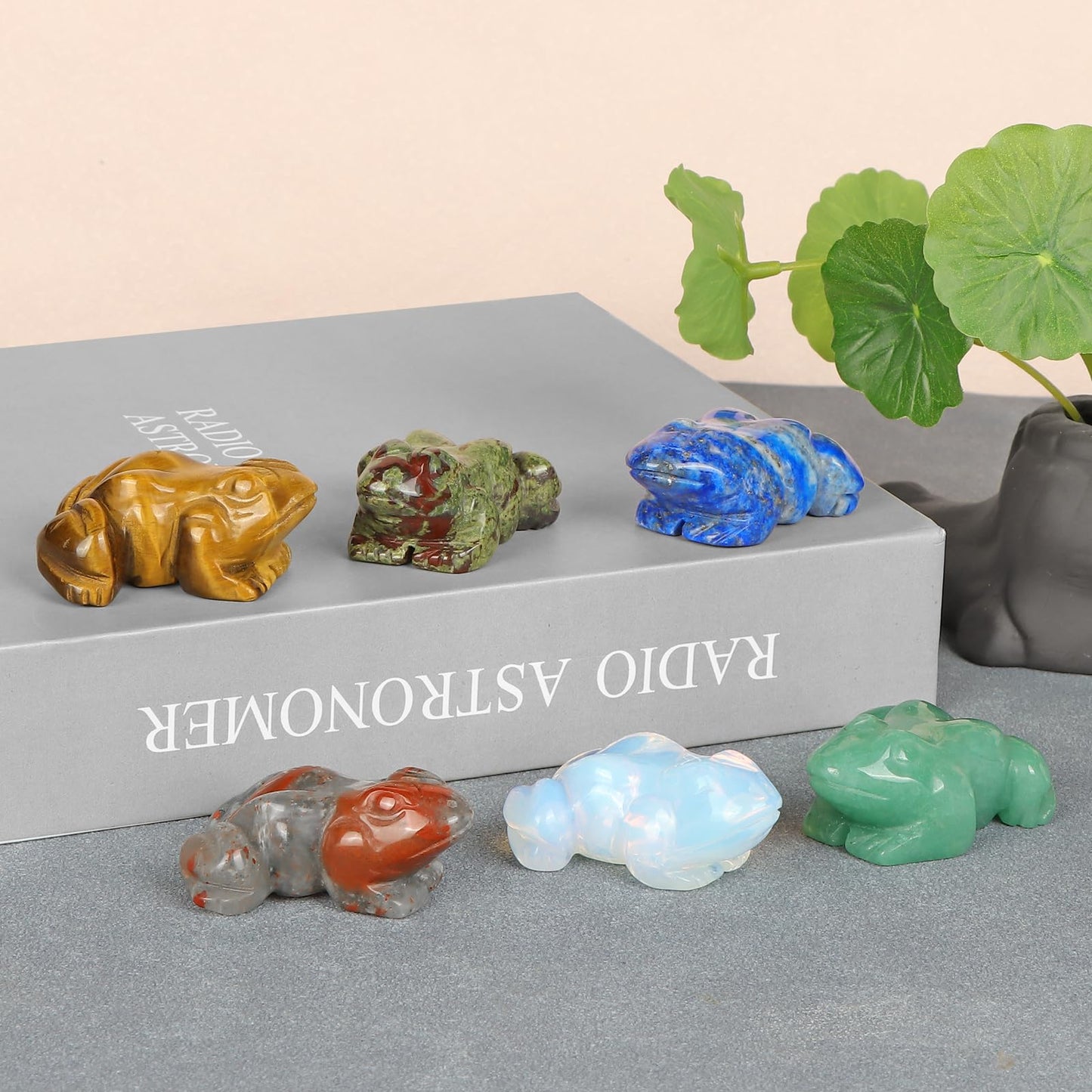 SMQ 2 inch Crystal Frog, Natural Green Aventurine Frog Figurine, Hand Carved Frog Statue Decor, Healing Stone Crystal Animal Statue with Gift Box