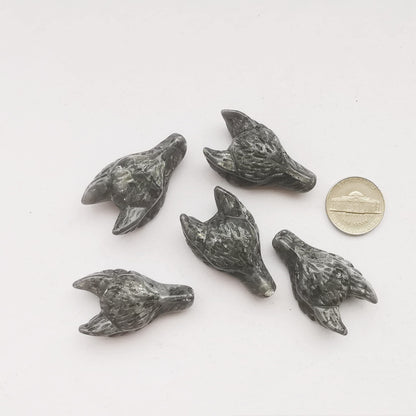 Bacatgem Natural Black Labradorite 1.57 inchs Wolf Head Pocket Crystals and Healing Stone Figurine,Haped DIY-Jewelry Pendant