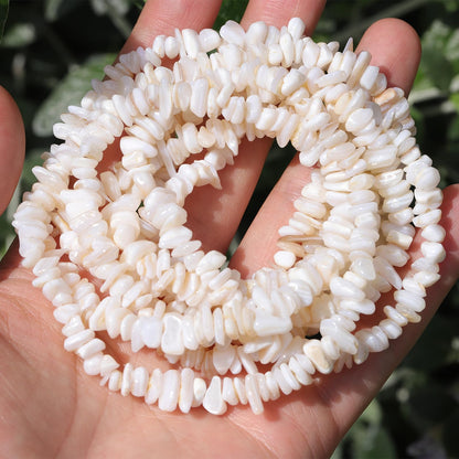 400pcs Natural Chip Shell Beads for Jewelry Making White Shell 5-8mm Irregular Gemstones Healing Crystal Loose Rocks Bead Hole Drilled for Ring Earrings Necklace Bracelet Making DIY Art Crafts