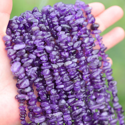400pcs Natural Chip Stone Beads for Jewelry Making Amethyst 5-8mm Irregular Gemstones Healing Crystal Loose Rocks Bead Hole Drilled for Ring Earrings Necklace Bracelet Making DIY Art Crafts