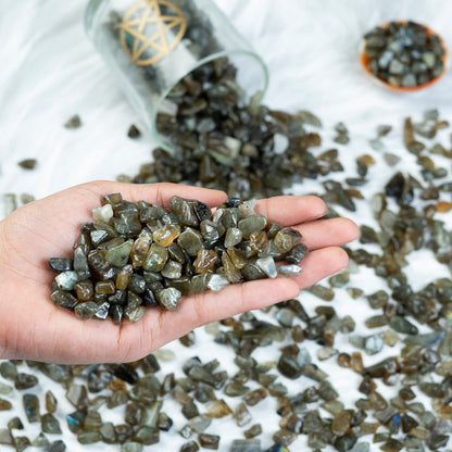 Crocon 1/2 LB Crushed Labradorite Chips Bulk Stones 1100+ Carats Natural Quartz Pieces Irregular Shape Gemstones for House Warming Gifts New Home & Chakra Healing Crystals Home Décor Gifts for Women